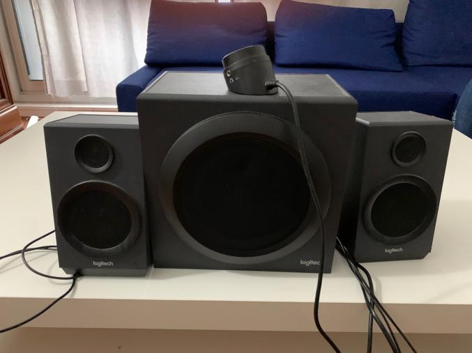 TV Sony Bravia + enceintes TV LogitecH