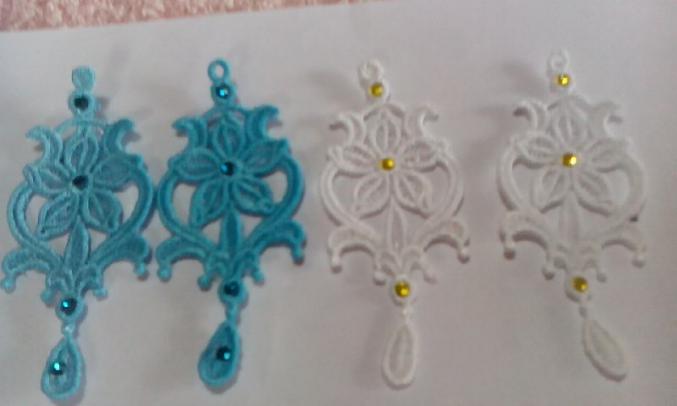 Brodeuse et machine a coudre