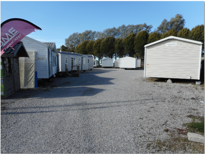 TERRAIN EN ZONE COMMERCIALE