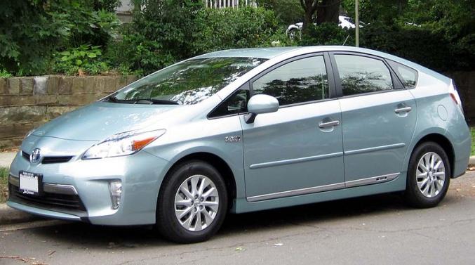 TOYOTA PRIUS - III 136H LOUNGE 15
