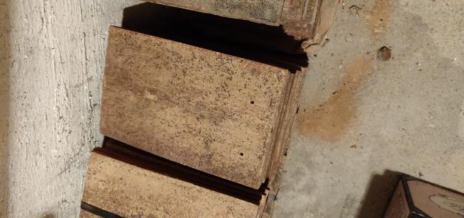 A vendre 1200 tuiles plates Eminence ton sablé champagne