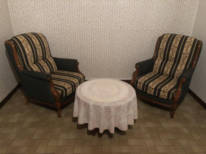 Canapé + 2 fauteuils + tables basse