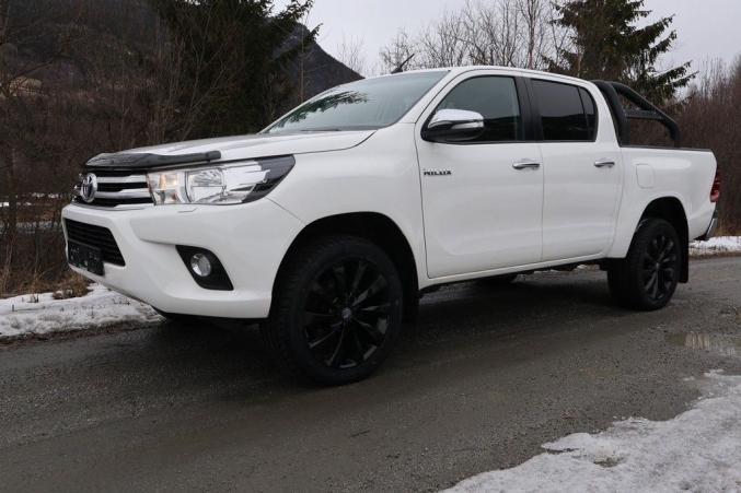Toyota HiLux SR5. 4 portes