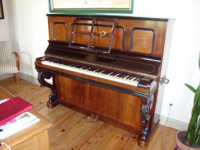 PIANO ANCIEN