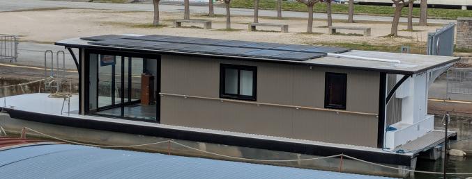 House Boat récent à propulsion solaire