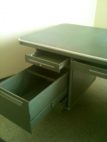 Bureau métallique vintage