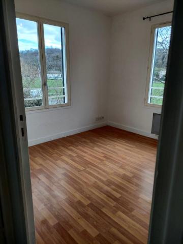 T2 (52 m²)avec terrain privatif clos (250 m²) + 40 m² terrasse + parking