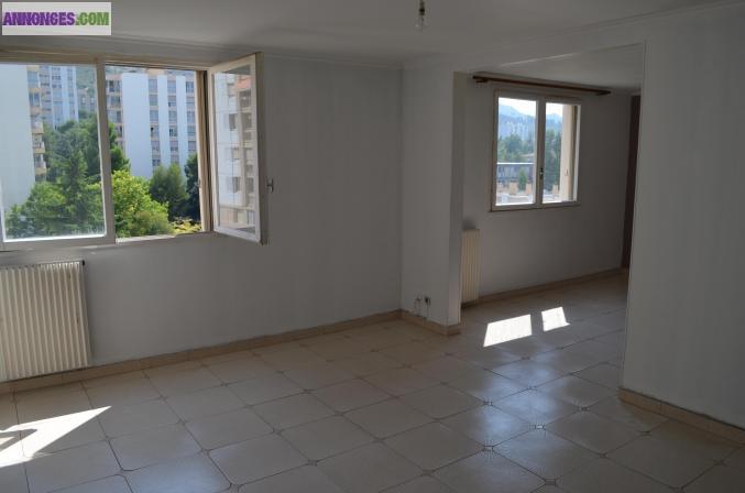 Grand appartement T4 dans résidence fermée