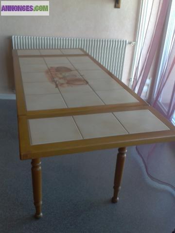 Table carrelée et ses 4 chaises