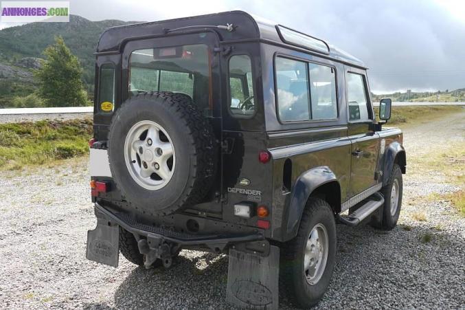 Land Rover Defender 90 Effet 122 ch