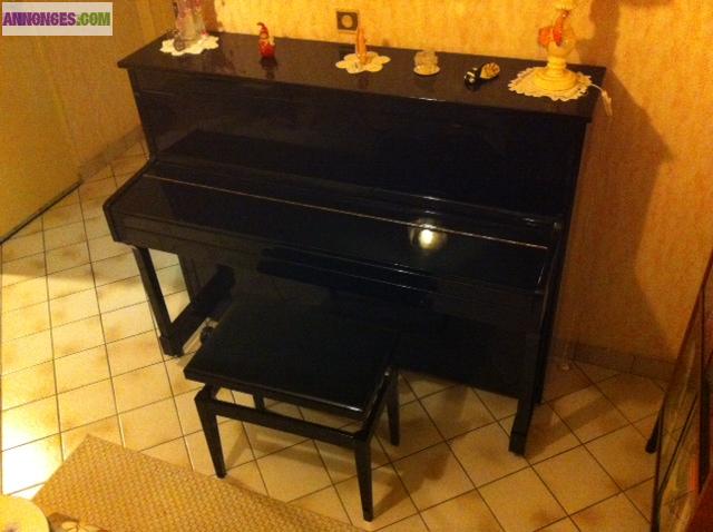 Piano droit laqué noir