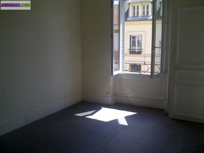 LOACATION F2 EN PLEIN CENTRE-VILLE !