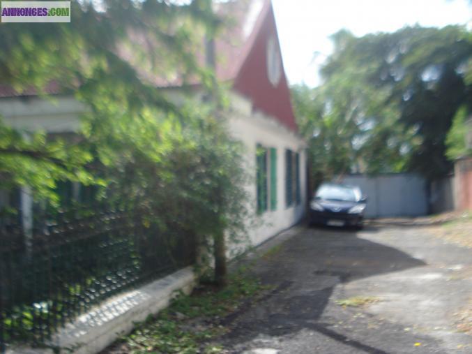 VILLA PLEINE DE CHARME PROCHE CENTRE VILLE VUE MER ET MONTAGNE à BASSE TERRE