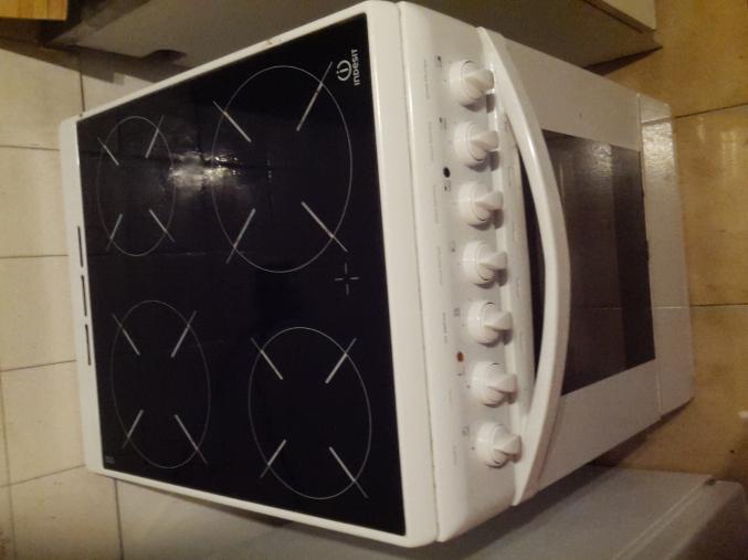 Cuisinière électrique INDESIT K3C11