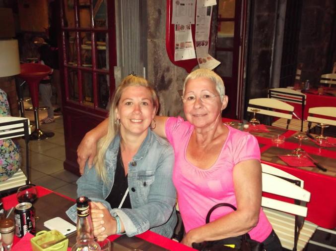 Nous recherchons un chauffeur H/F  pour mon Mari;moi et nos enfants