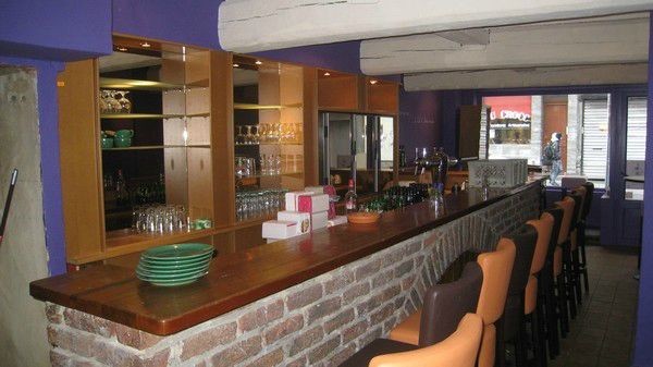 Beau rez commercial idéalement situé dans un quartier animé