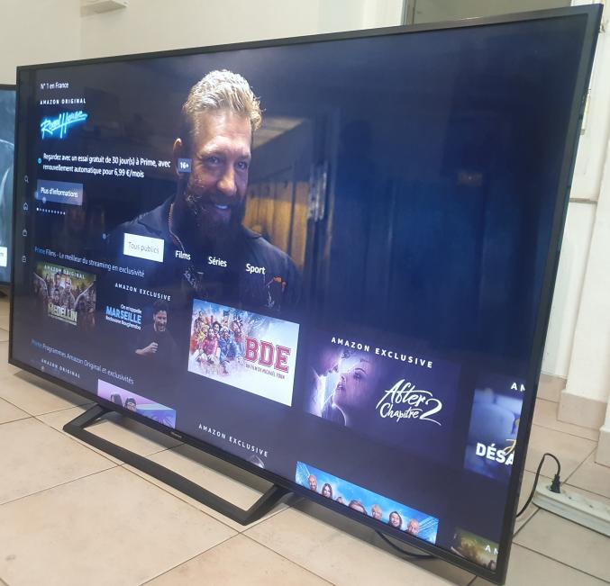 Magnifique tv 165 cm smart wifi sattelite 65 pouces  4k à debattre