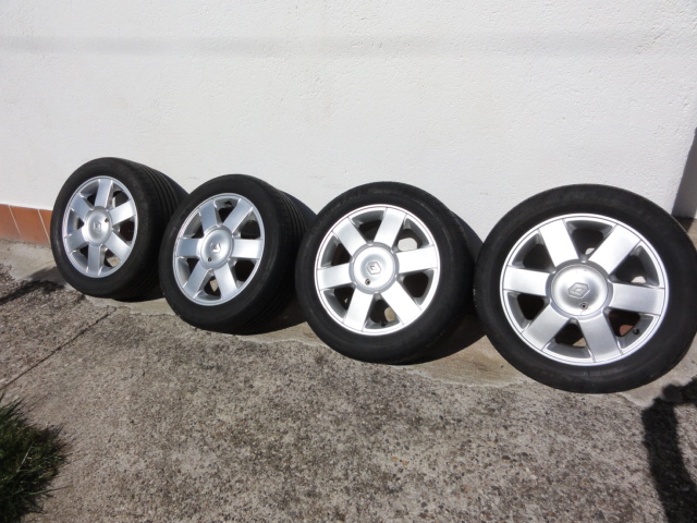 4 JANTES ALU 16"  TBE 4 enjoliveurs