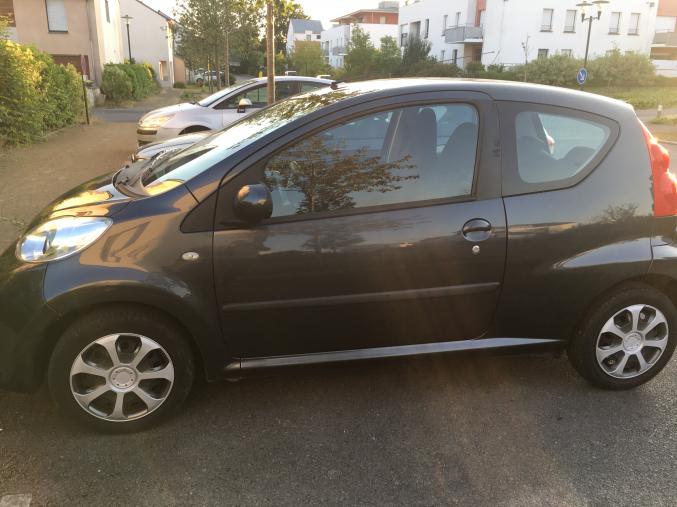 Peugeot 107 1.0E 68 CH 12V .2-Tronic Trendy