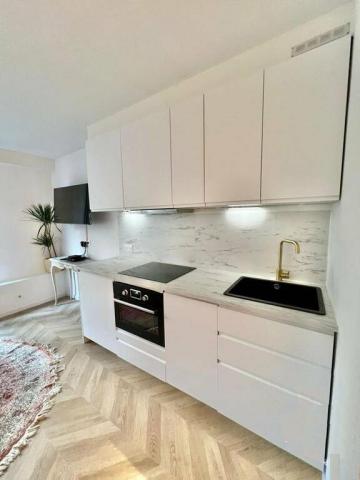 Location meublée studio 28 m² Paris 8E