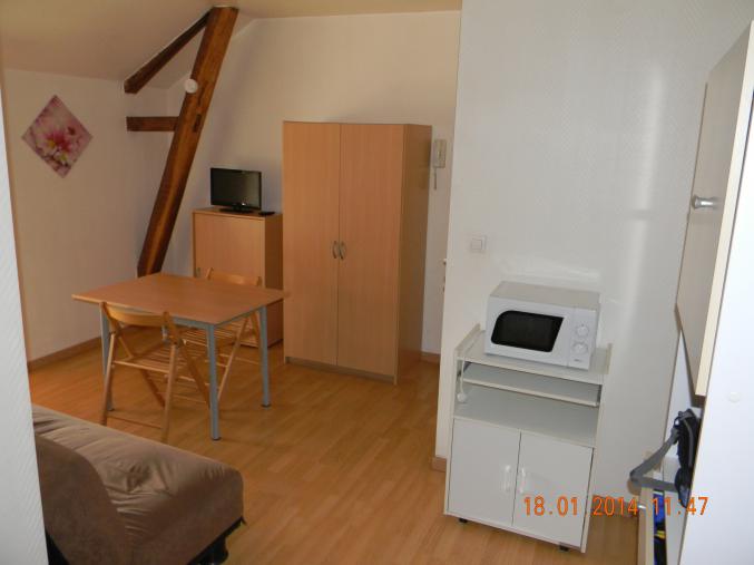 Au centre de Soumoulou, studio meublé - 0 frais d'agence