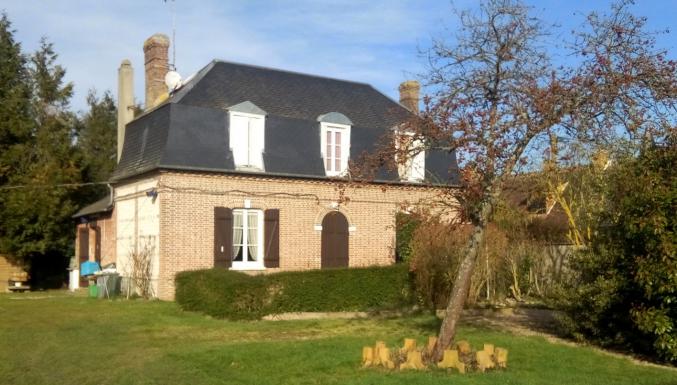 Maison  Grand T5 + Nombreuses Dépendances  sur  2100 m2 (Très bel Ensemble !) 