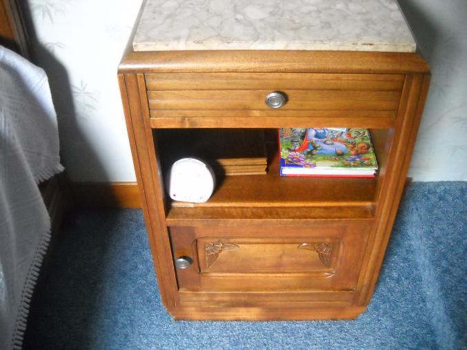 CHAMBRE à COUCHER EN NOYER MASSIF