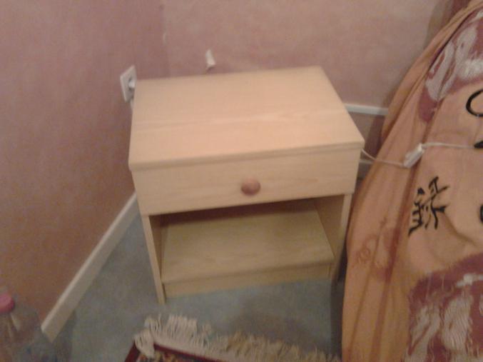 ARMOIRE ET TABLE DE NUIT