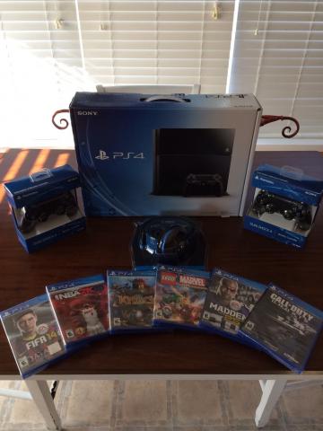 PS4 500 Go  noir + 2 manette + 6 jeux + Garantie