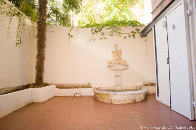 T3 93.7m² rénové rez de cour arborée 24 m² fontaine, parking