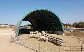 Tunnel stockage agricole abris fourrage materiel