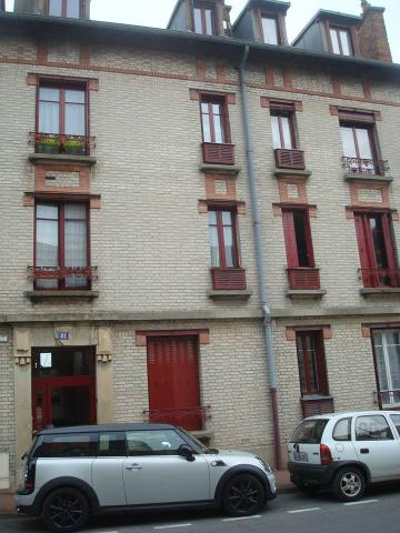 STUDIO T1/T2 AU CALME A CRETEIL VILLAGE