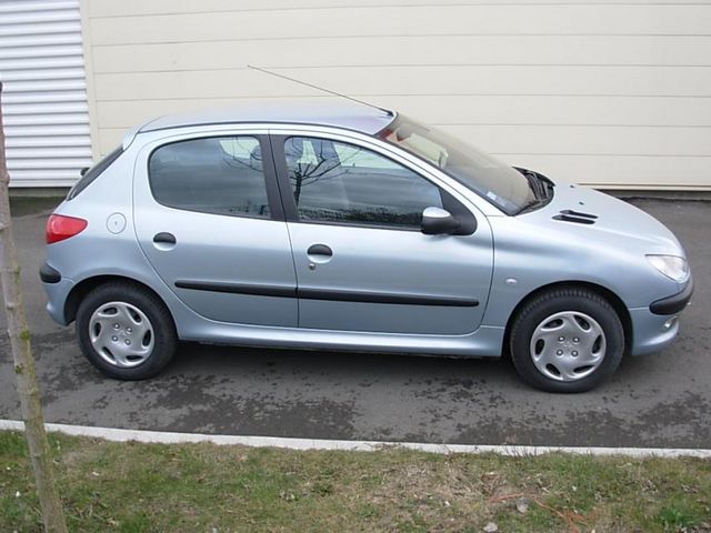 PEUGEOT 206