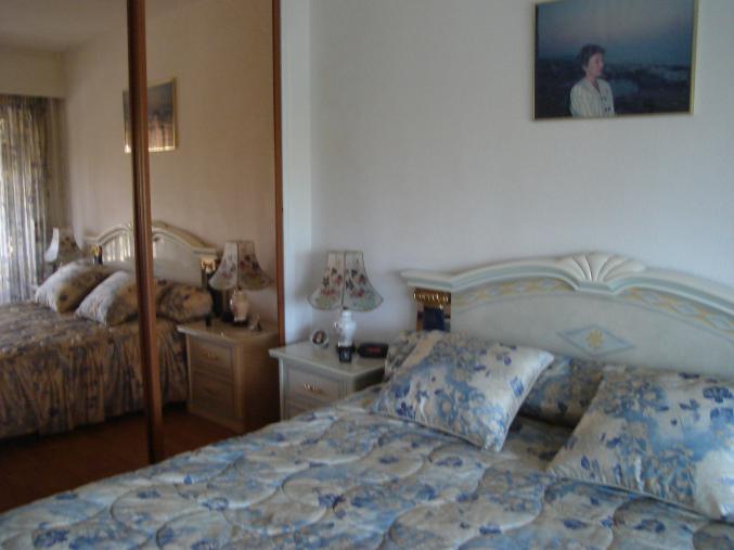 Vend, salon ,salle a manger,chambre a coucher.