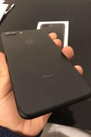 IPhone 7 plus Noir 128 Giga (facture jointe)