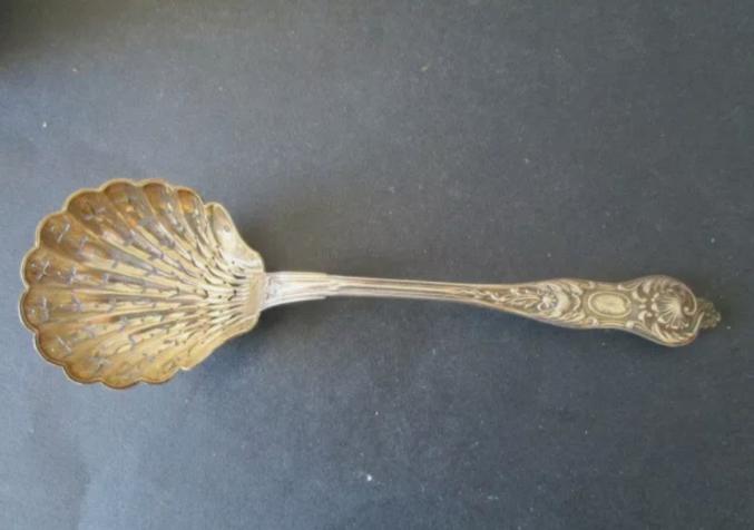 Saupoudreuse Argent Massif poinçon Minerve 1er Titre , 50 g