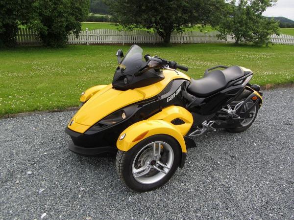 Moto CAN AM SPYDER