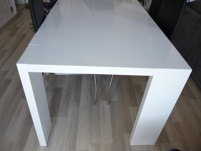 Table blanche laqué