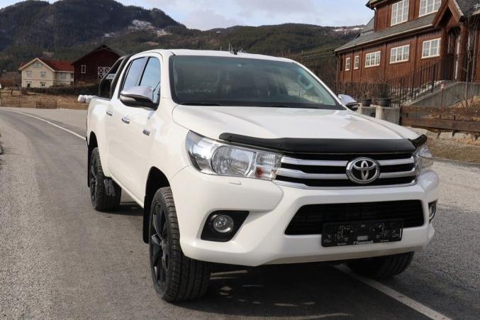 Toyota HiLux SR5. 4 portes
