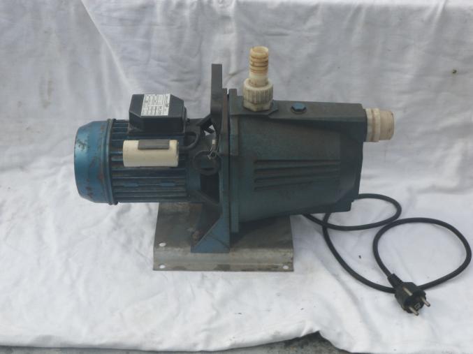 POMPE A EAU DE JARDIN.