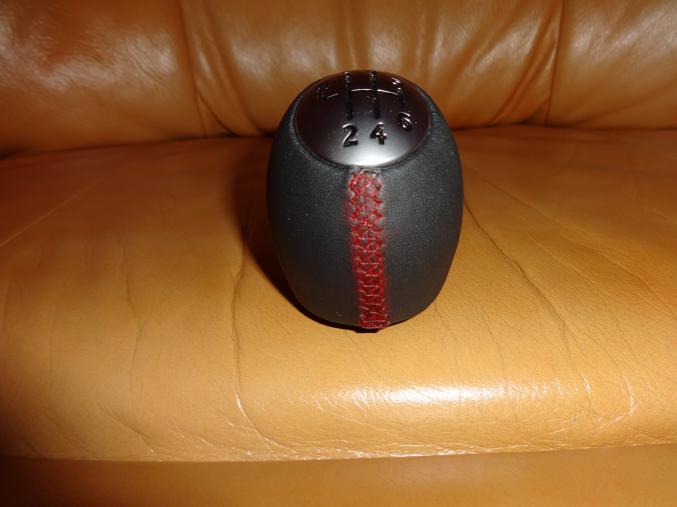 Pommeau couture rouge