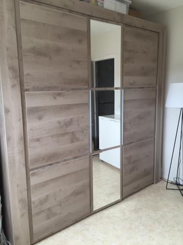 Comme neuve armoire 6 étagères + penderie
