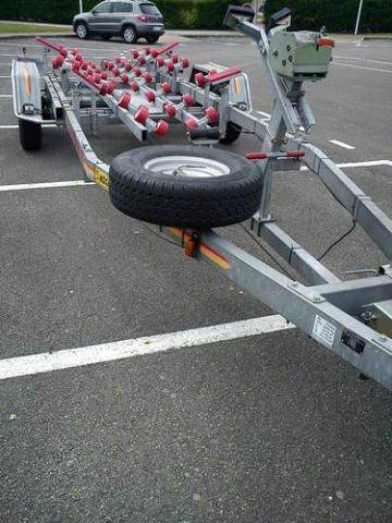 Remorque double essieux cassante à rouleaux