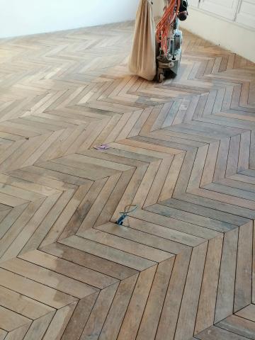 Poseur du parquet compétant
