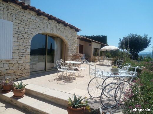 Propriété de 5000m2, 2 maisons, vue imprenable sur le Luberon