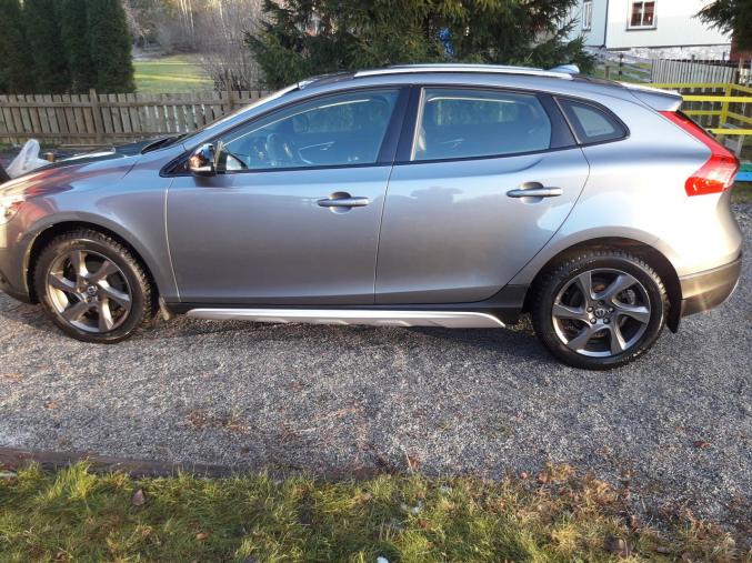 Volvo V40 Cross Country D2 Summum 2000 €