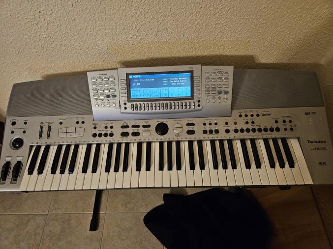 Synthétiseur arrangeur Technics