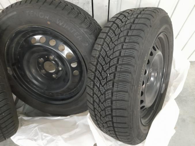 Pneus neige montés sur jante
