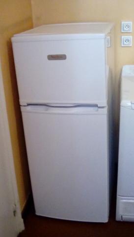 Réfrigérateur-congélateur en haut-sous garantie