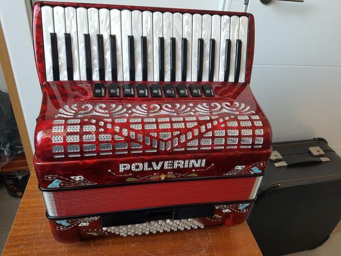 Accordion of 72 basses